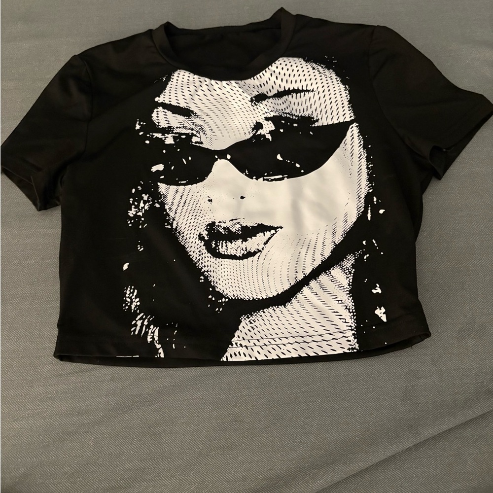 SHEIN Black Graphic CropTee